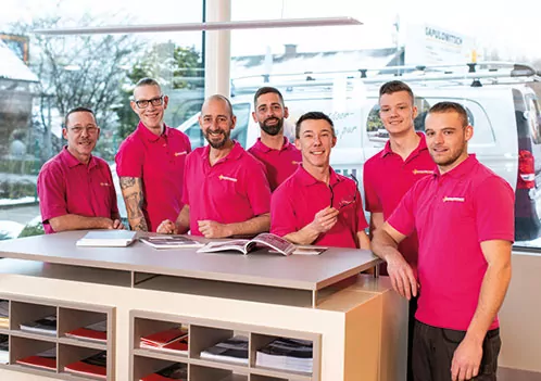 Automatische Terrassenbeschattung mit Fernbedienung Ein Teil des Teams von Sapulowitsch