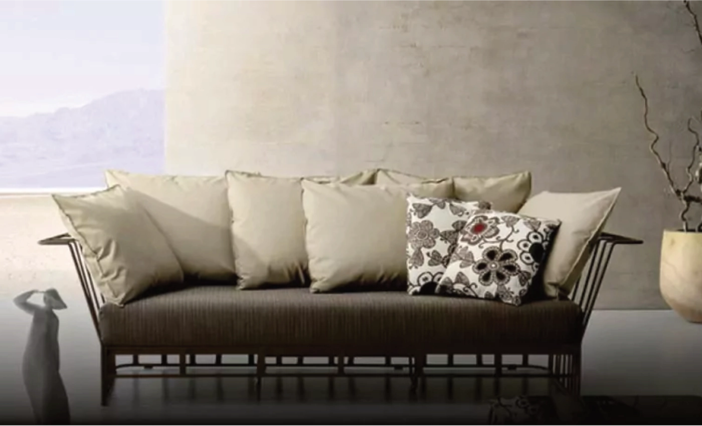 Sofa mit verschiedenen Kissen