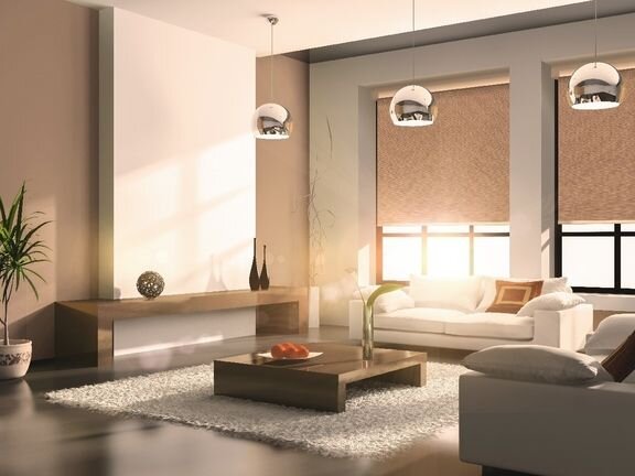 Elegante Kücheneinrichtung mit abdunkelnden Jalousien Modernes Wohnzimmer mit beigen Jalousien am Fenster