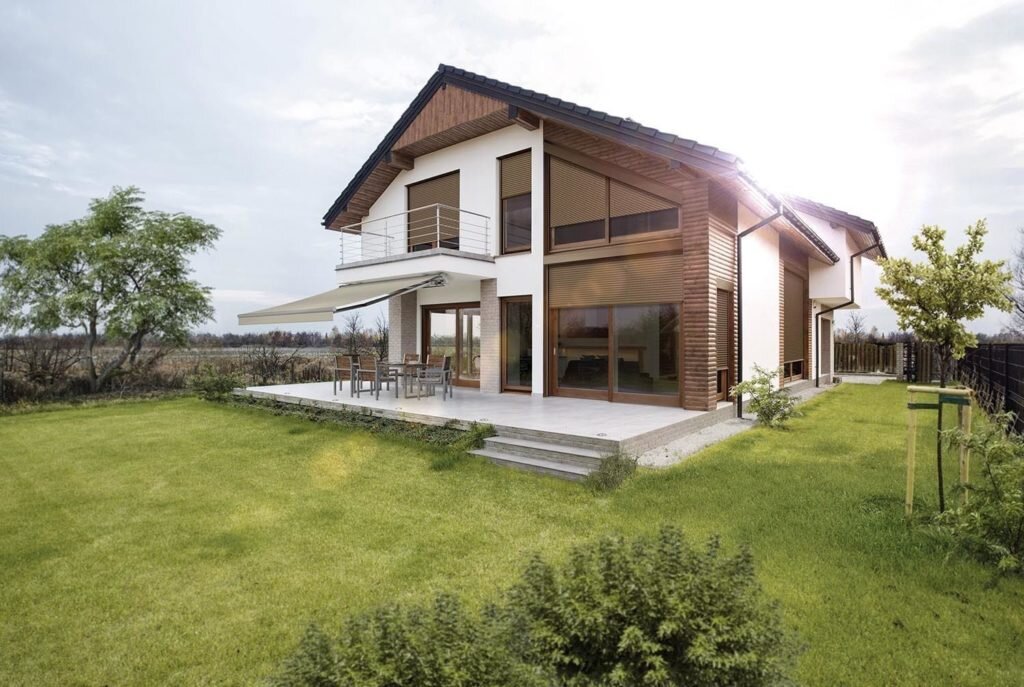 Modernes Einfamilienhaus mit Rollläden Haus mit braunen Rollläden
