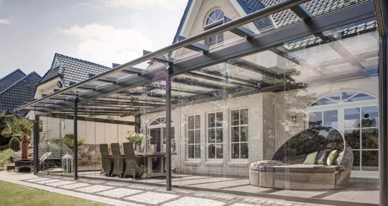 Markise als Sonnenschutz Terrasse aus Glas