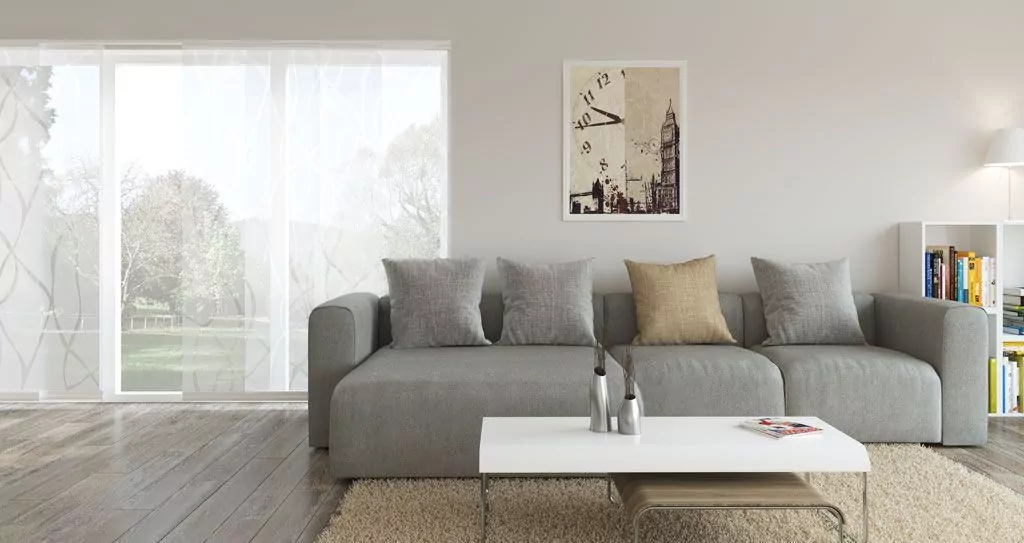 Wohnzimmer mit stilvollen Vorhängen Weiße transparente Flächenvorhänge klar und mit Muster